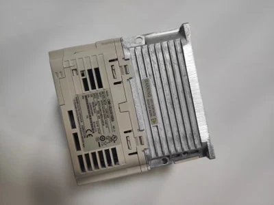 Siemens FUJI Step Yaskawa Linearantrieb Mitsubishi Delta Fanuc Panasonic Sgm7j-04afc6e SGD7s-2r8a00A002 Elektrischer DC- oder AC-Hybrid-Servomotor